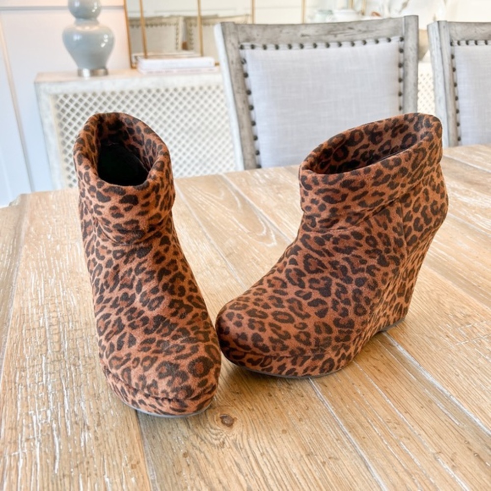 Leopard Print Gianni Bini Bootie Size 9